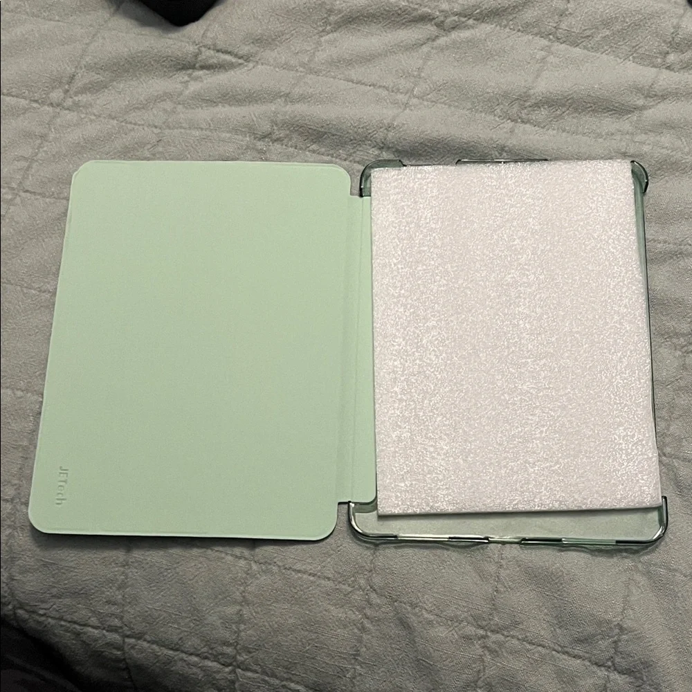 Sleek Mint Tablet Cover